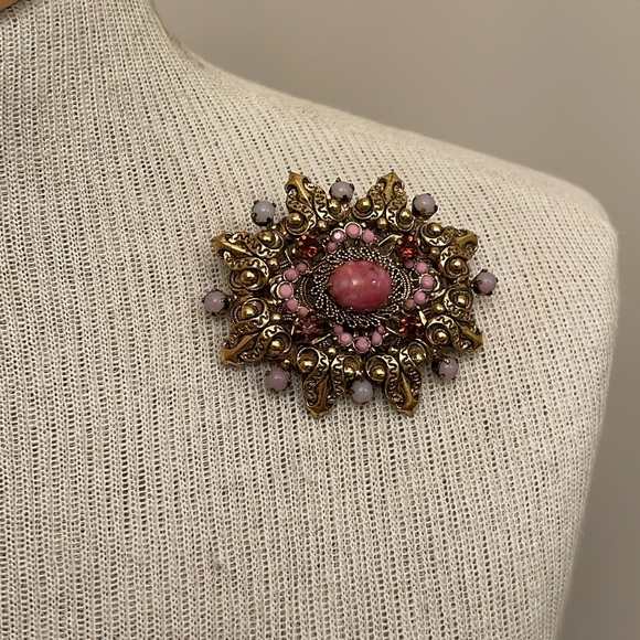 Vintage AUSTRIA Gold-tone Pin with Pink Glass Stones Art Glass Pink Cabochon - Picture 10 of 16
